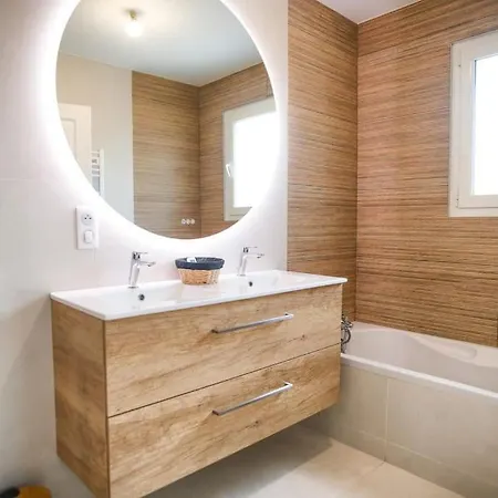 Proche Du Bassin -piscine