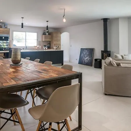 Proche Du Bassin -piscine * غوجان-ميستراس