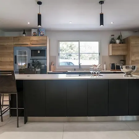 Proche Du Bassin -piscine