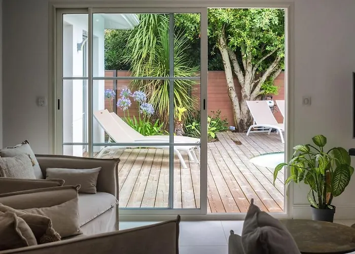 Proche Du Bassin -piscine